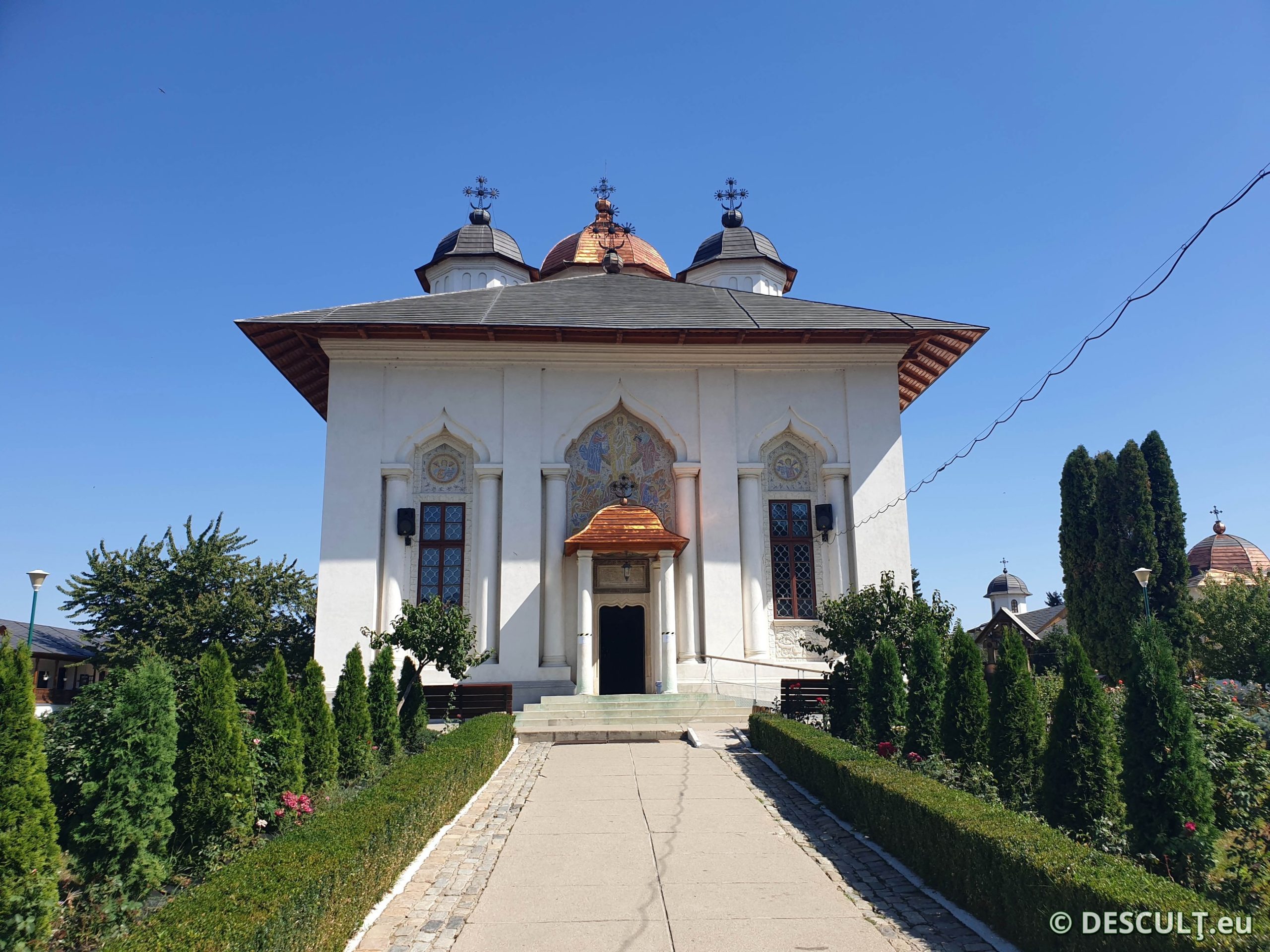 Desculţ la Cernica_36 – biserica mănăstirii
